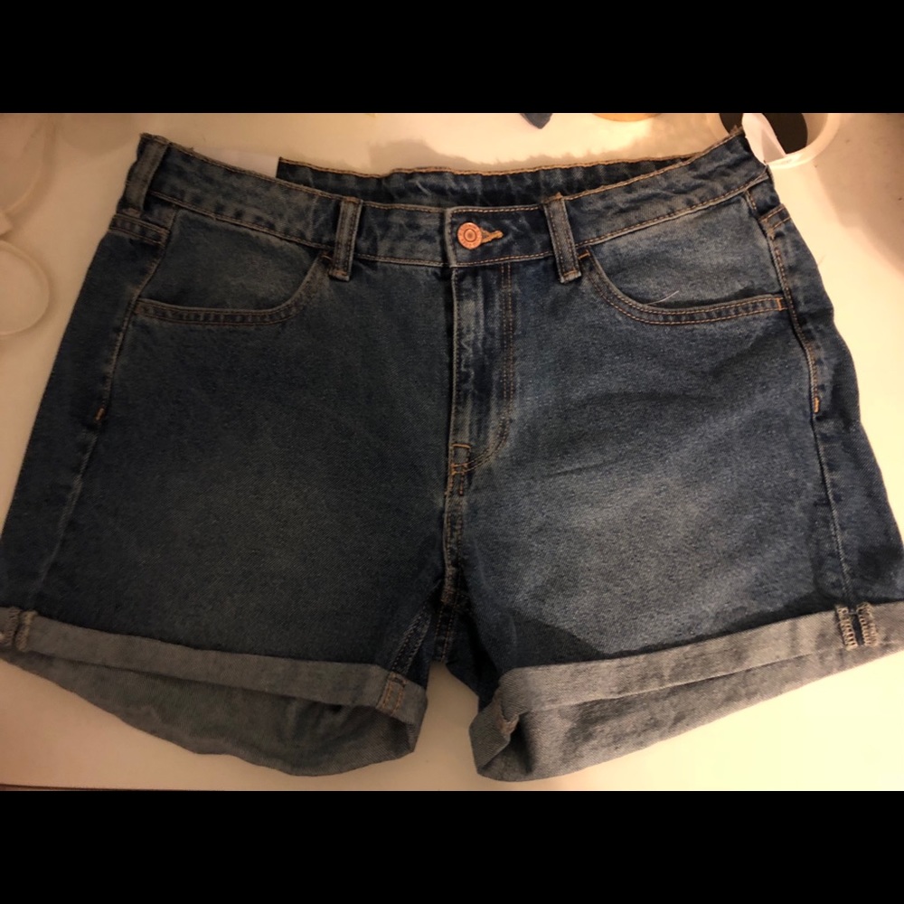 H&am regular waisted shorts